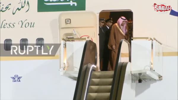 Suudi Arabistan Kralı Selman yürüyen merdivenin azizliğine uğradı