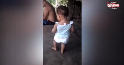 Eşsiz Latin dansı sergileyen bebek