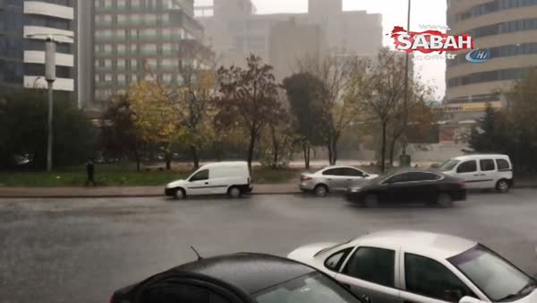 İstanbul'da hava karardı, yağmur devam ediyor
