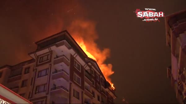 Binanın çatısında çıkan yangın korku dolu anlar yaşattı