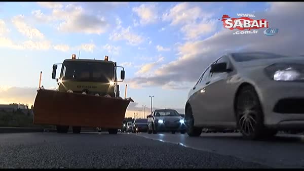 Kar küreme araçları İstanbul’da ana yollara indi