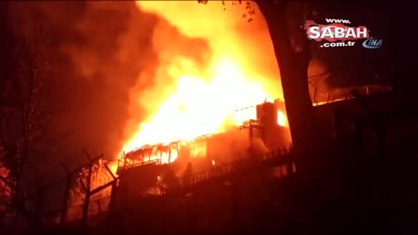Balat’ta bir binada çıkan alevli yangın paniğe yol açtı