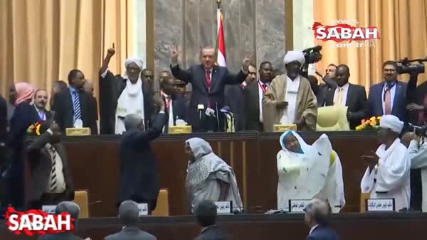 Cumhurbaşkanı Erdoğan Sudan Meclisi'nde ayakta alkışlandı