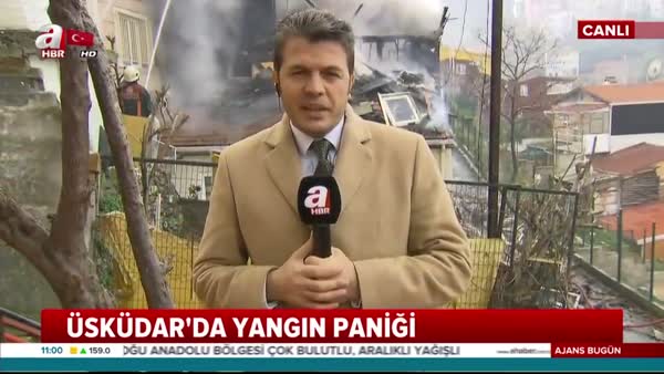 Üsküdar'da 3 katlı ahşap binada yangın çıktı