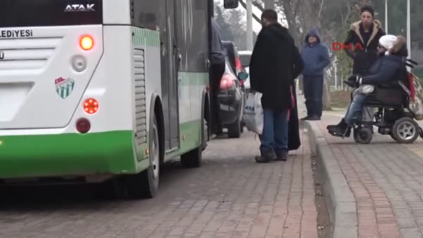 Bursa'da engelli kadının özel halk otobüsüne alınmayışı böyle görüntülendi!