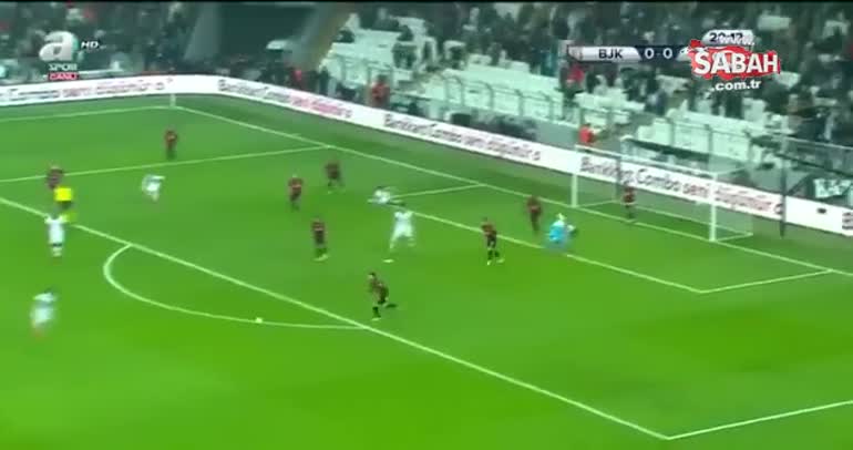 Gol attı, asker selamı verdi!