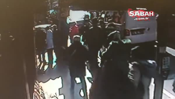 İstanbul'da caddenin savaş alanına döndüğü kavga kamerada