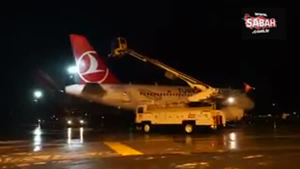 İstanbul'da kar yağışı uçak seferlerini aksatmadı