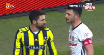 İşte Beşiktaş - Fenerbahçe maçında 44. dakikada Alper Potuk’a kırmızı kartın çıktığı anlar...