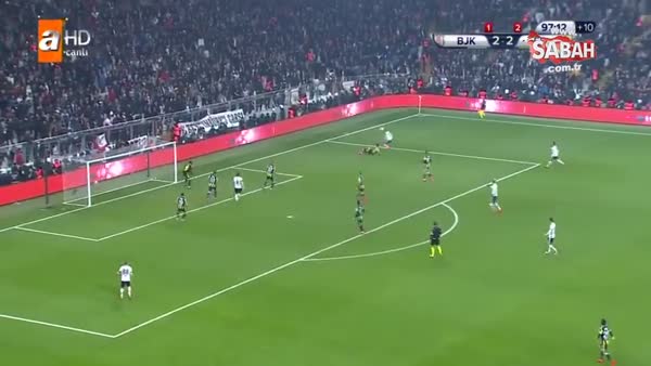 Beşiktaş - Fenerbahçe maçında Babel yerde kaldı... İşte Beşiktaşlı futbolcuların penaltı beklediği pozisyon!