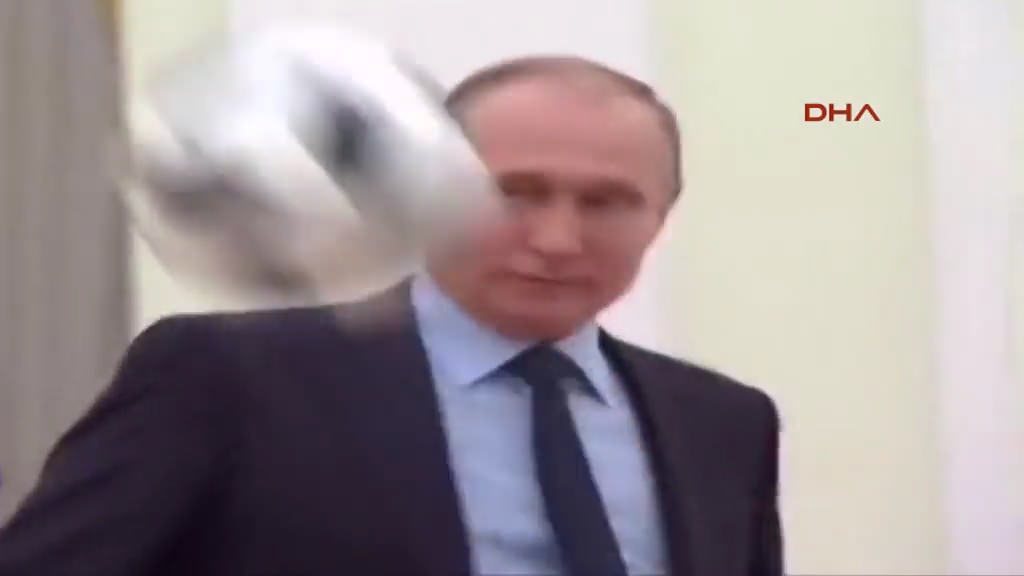 Putin ve FIFA Başkanı Infantino Kremlin’de futbol oynadılar