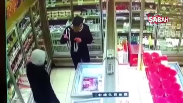 Sancaktepe'de bir markete giren gaspçı, kadın çalışanı dövdü!