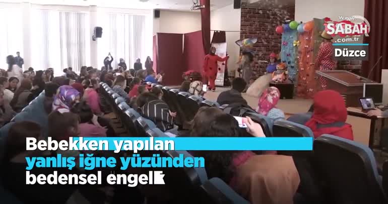 Tiyatronun diliyle engelleri aşmayı öğretiyor