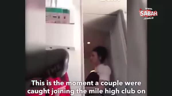 Uçakta tanışan çift, tuvalette cinsel ilişkiye girerken hostese yakalandı