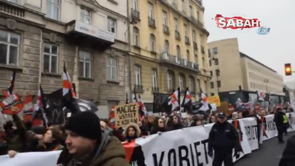 Polonya'da kadınlar kürtaj yasasına karşı yürüdü