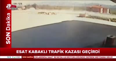 Son dakika: Türk Halk Müziği sanatçısı Esat Kabaklı trafik kazası geçirdi! İşte kaza anı!