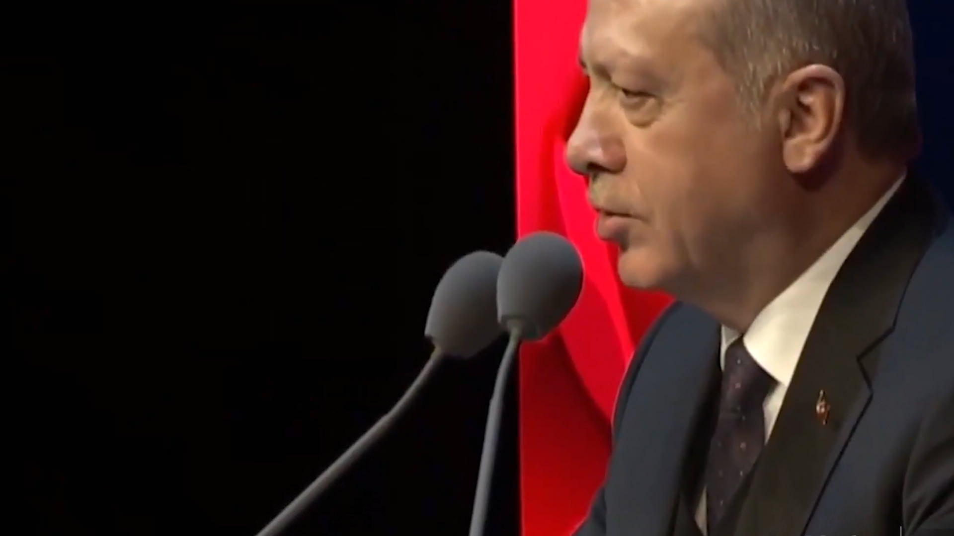 Cumhurbaşkanı Erdoğan ’Bil oğlum’ şarkısına böyle eşlik etti