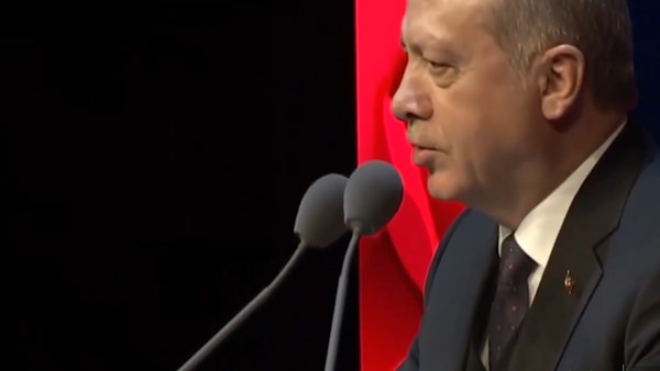 Cumhurbaşkanı Erdoğan 'Bil oğlum' şarkısına böyle eşlik etti