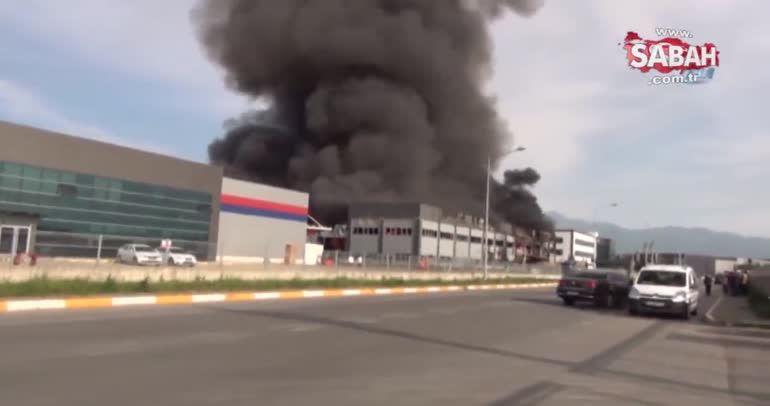 Sakarya'da mobilya fabrikasında yangın! İşte o anlar