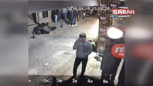 Kadıköy barlar sokağında çıkan bıçaklı kavga kamerada
