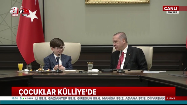 Cumhurbaşkanı Erdoğan çocukları Külliye'de kabul etti