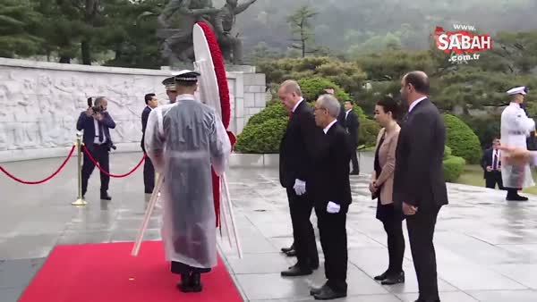 Cumhurbaşkanı Erdoğan, Güney Kore'de Ulusal Mezarlığı ziyaret etti
