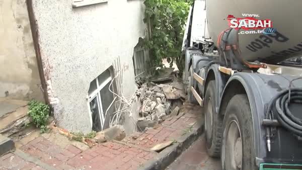 Kağıthane’de yokuş aşağıya kayan beton mikseri evin duvarına çarptı