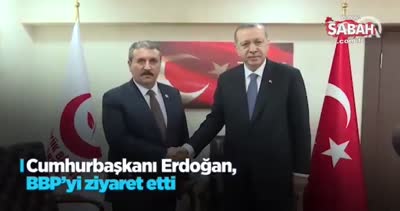 BBP Genel Başkanı Destici, Cumhurbaşkanı Erdoğan’a kılıç hediye etti