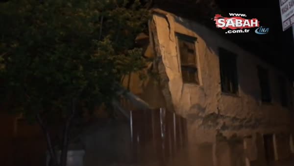 Aşırı yağıştan etkilenen 64 yıllık bina yıkıldı o anlar kamerada