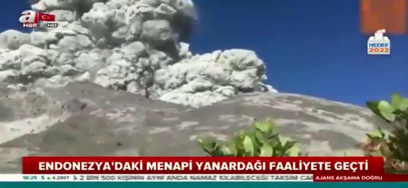 Endonezya'daki Merapi Yanardağı faaliyete geçti