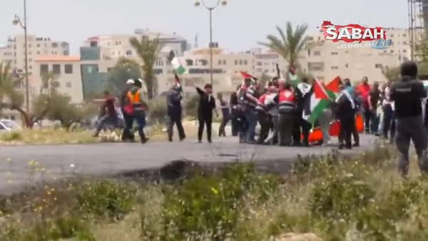 İsrail askeri Filistin bayrağı taşıyan göstericiyi ve ona yardıma koşan sağlıkçıyı vurdu