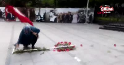 Atatürk anıtındaki HDP çelengini parçaladı, CHP çelengini devirdi