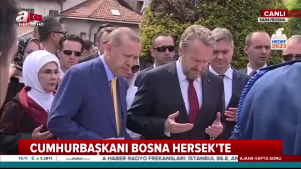 Cumhurbaşkanı Erdoğan, Aliya İzzetbegoviç'in mezarını ziyaret etti