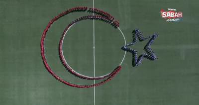 Öğrencilerden muhteşem ’Ay ve yıldız’ koreografisi