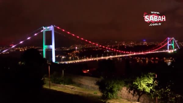 İstanbul'da FSM Köprüsü'nde Azerbaycan renkleri