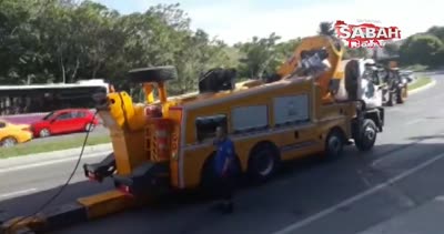 İstanbul’da TIR devrildi! Trafik kilitlendi...