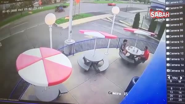 Restorana dalan kadın sürücü kamerada