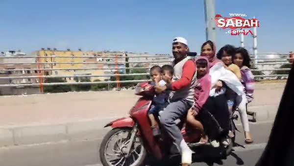 Sürücüsü ayağı alçılı olan motosikletteki 8 kişilik ailenin korkutucu yolculuğu