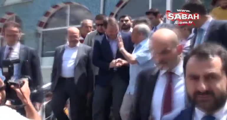 Bakan Albayrak, Diyarbakır’da Cuma namazı çıkışı esnafları ziyaret edip sohbet etti