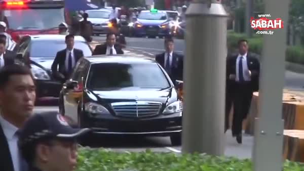 Kuzey Kore lideri Kim Jong-un'un aracını, korumaları koşarak böyle takip etti!
