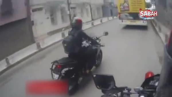 İstanbul’da motosikletli kadın sürücünün ölümden kıl payı kurtuluş anı kamerada