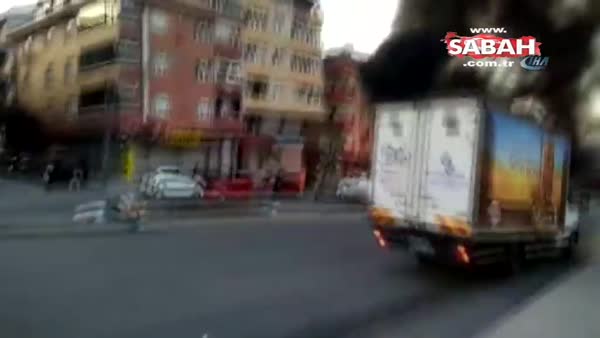 İstanbul'da özel halk otobüsü alev alev yandı