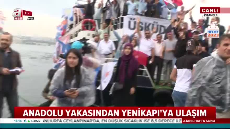 AK Parti Yenikapı mitingine saatler kala vatandaşlar deniz yolu ile de miting alanına gelmeye devam ediyor