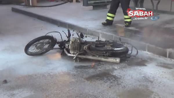 Trafiğe sinirlendi motosikletini ateşe verdi