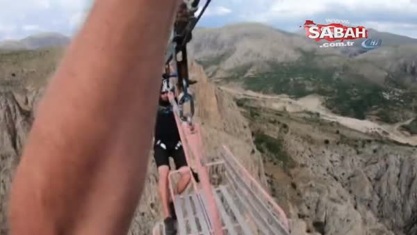 Kanyondan atlayan Base Jump sporcuları izleyenlerin yüreklerini ağzına getirdi