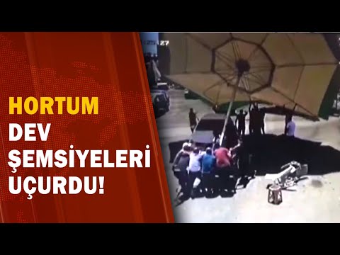 Antalya'da Hortum Dev Şemsiyeleri Uçurdu! Şemsiyeler Otomobillerin Üstüne Devrildi! 