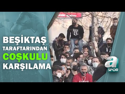 Beşiktaş Taraftarı Dolmabahçe'de Takımı Karşıladı 